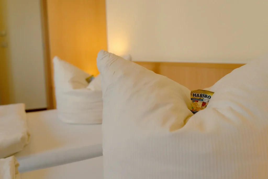 Hotel Lender – Dreibettzimmer – Bild 003