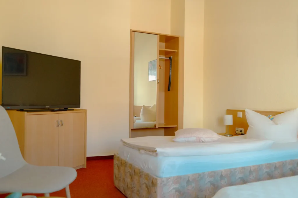 Hotel Lender – Einzelzimmer – Bild 003 (1)