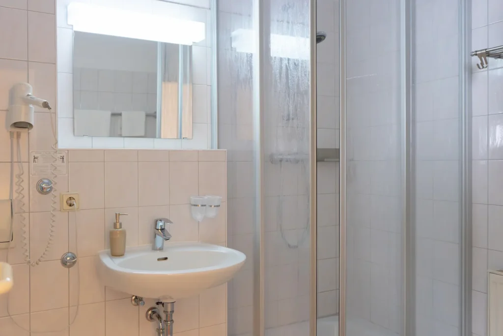 Hotel Lender – Einzelzimmer – Bild 003