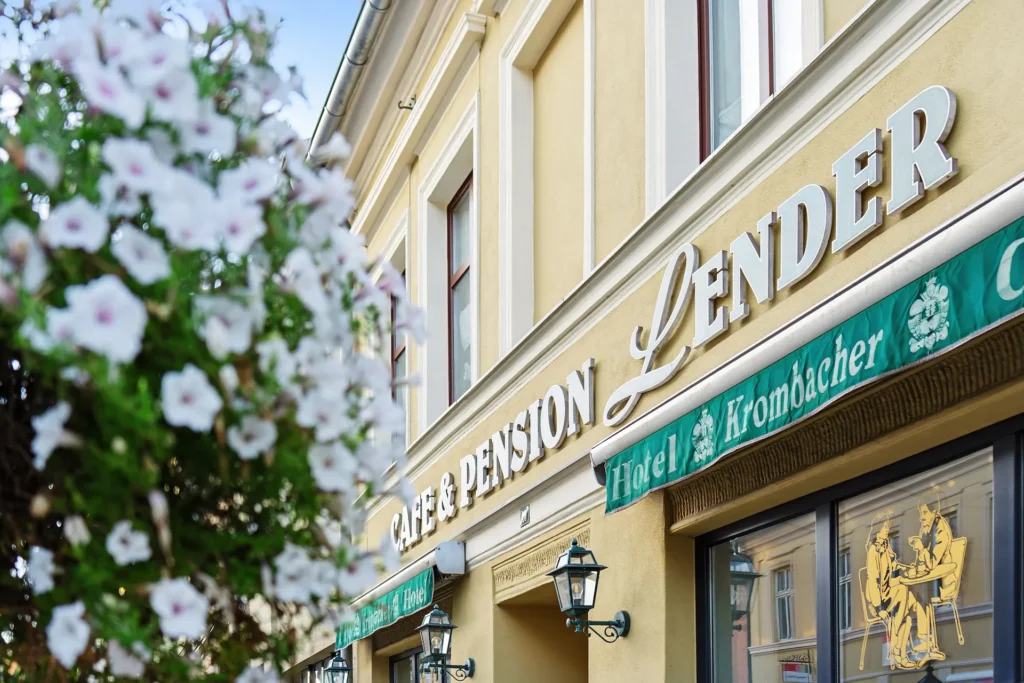 Hotel-Restaurant-Café Lender (2) Außenansicht des Hotel-Restaurant-Café Lender