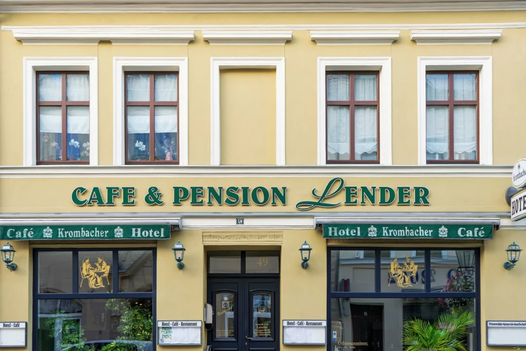 Hotel-Restaurant-Café Lender – Ansicht Außenansicht des Hotel-Restaurant-Café Lender