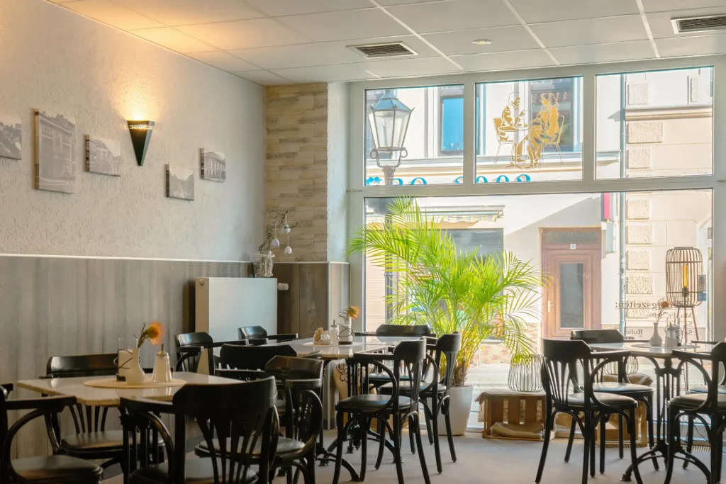 Hotel-Restaurant-Café Lender – Gastraum – 001