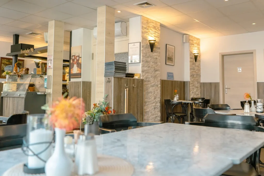 Hotel-Restaurant-Café Lender – Gastraum – 002