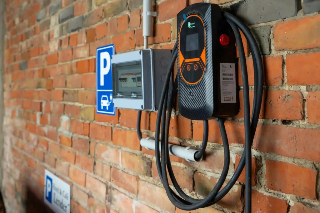 Hotel-Restaurant-Café Lender – Parkplatz – 003 E-Auto Ladesäule